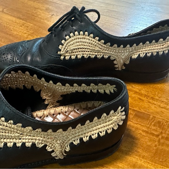 Bottega Veneta. Black oxfords with crochet details. - Picture 3 of 4